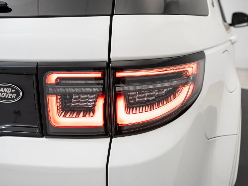 Used 2023 Fuji White Land Rover SE R-Dynamic image 9