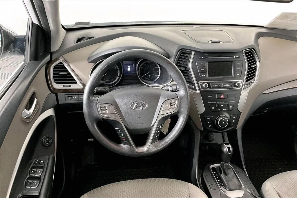Used 2017 White Hyundai 2.4 Base image 3