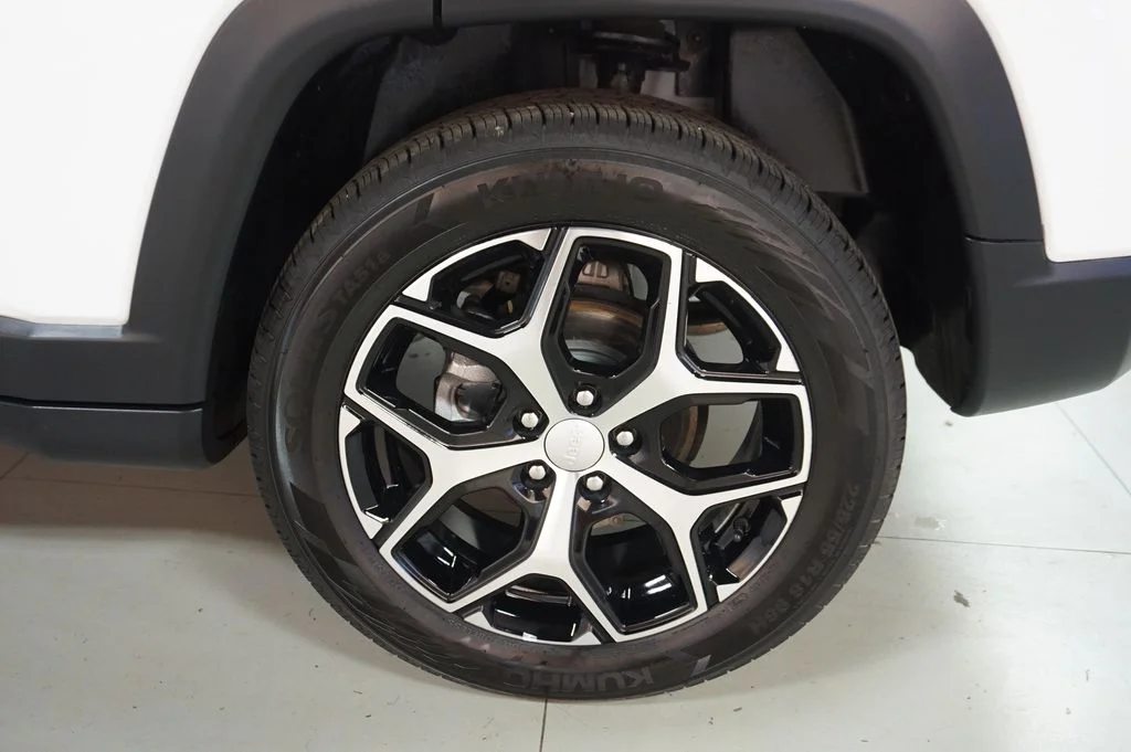 Used 2024 Bright White Clearcoat Jeep Limited image 40