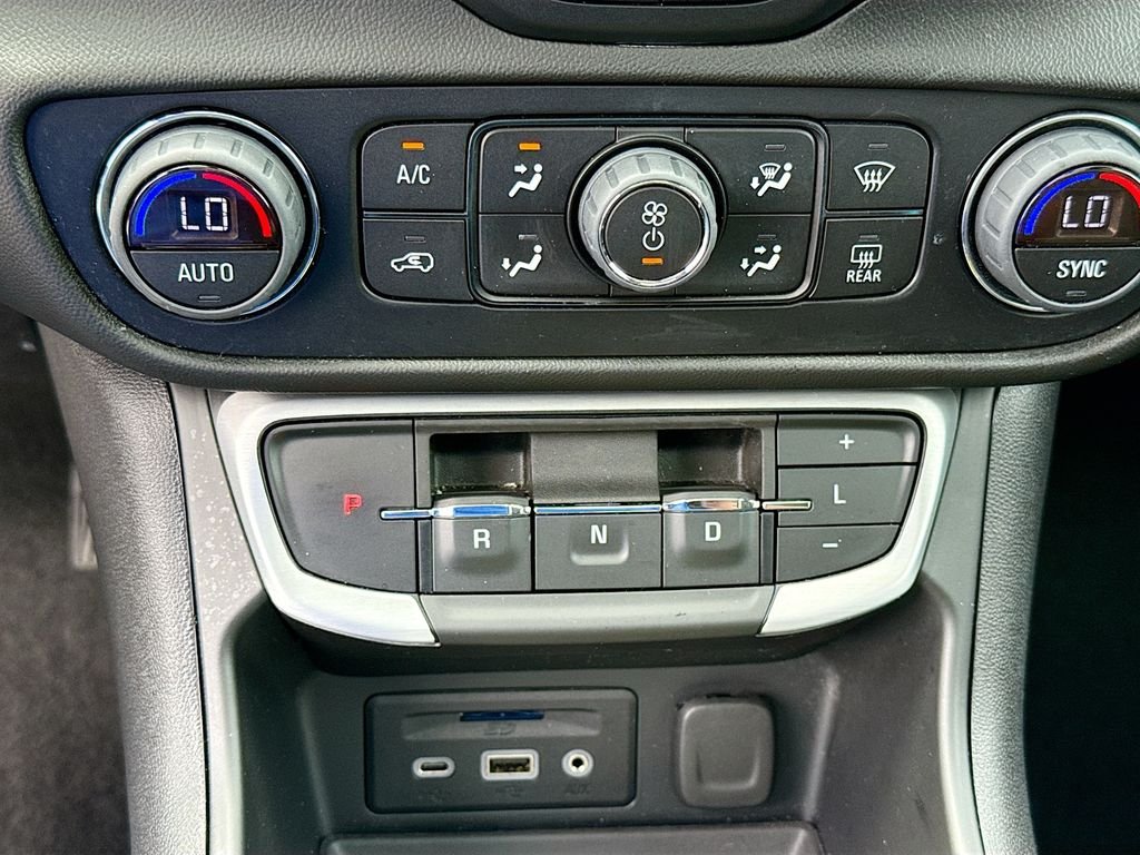 Used 2022 Summit White GMC SLT image 15