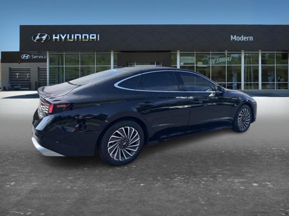 Certified Used 2025 Abyss Black Hyundai SEL image 6