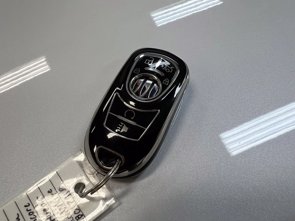 Used 2024 White Frost Tricoat Buick Avenir image 36