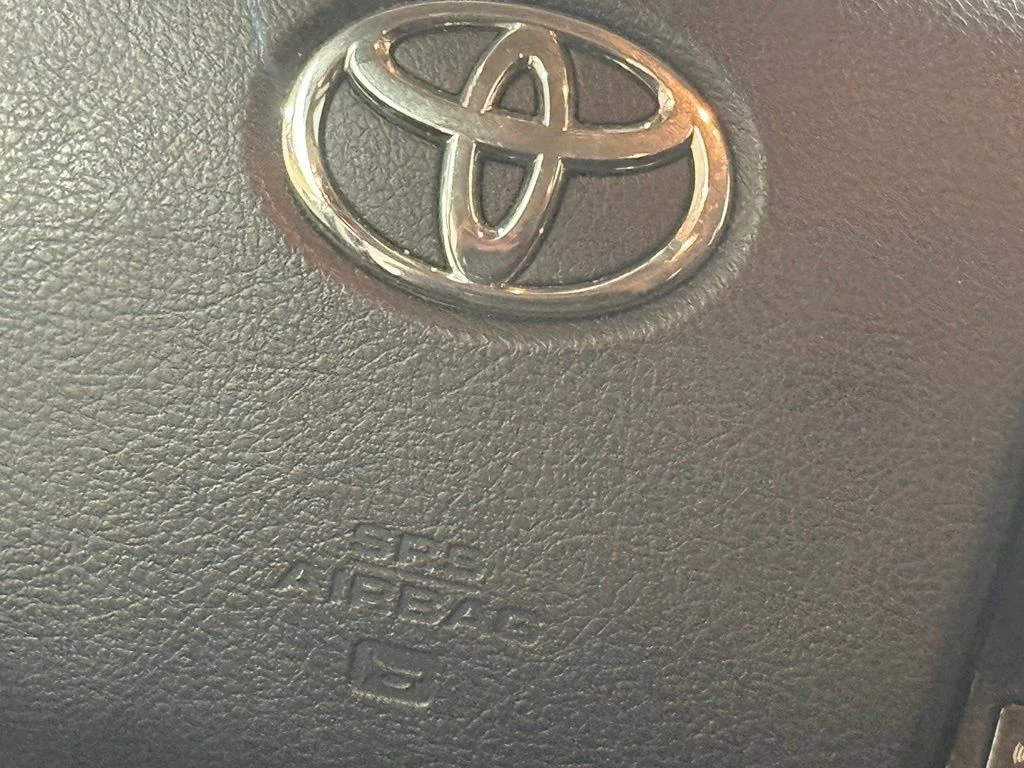 Used 2020 Nautical Blue Metallic Toyota Venture image 16