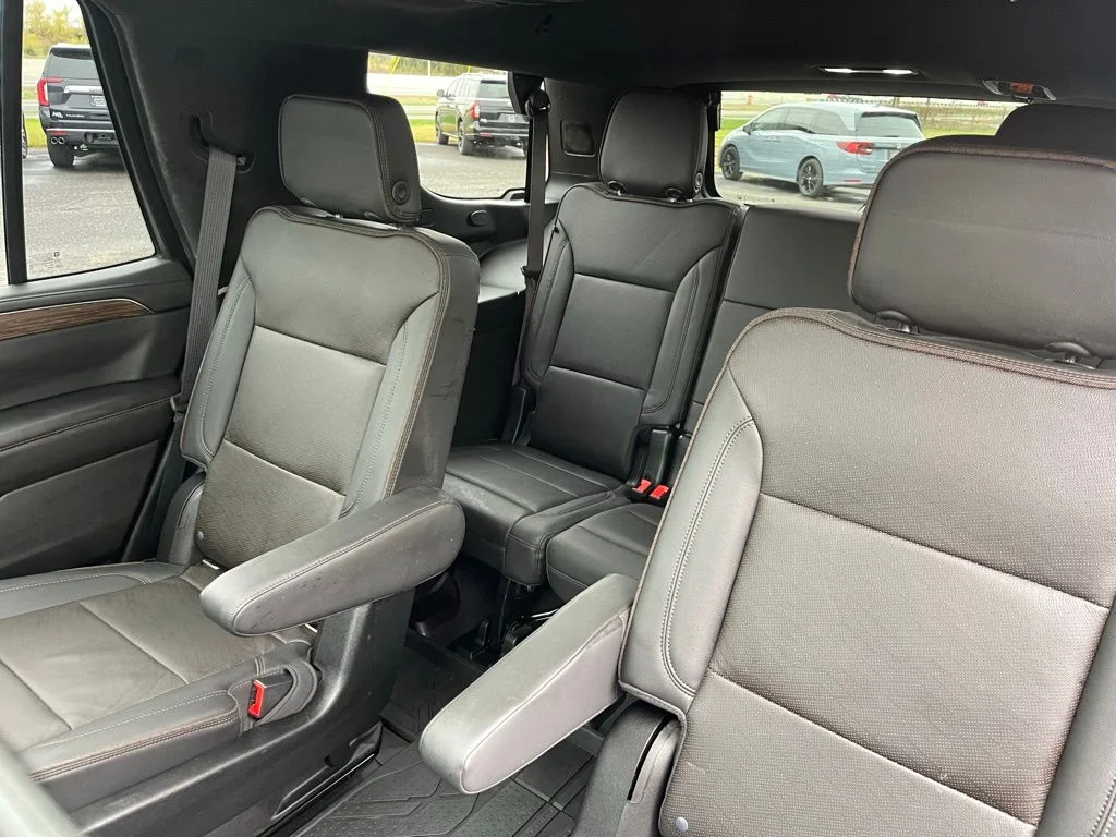 Used 2021  Chevrolet High Country image 30