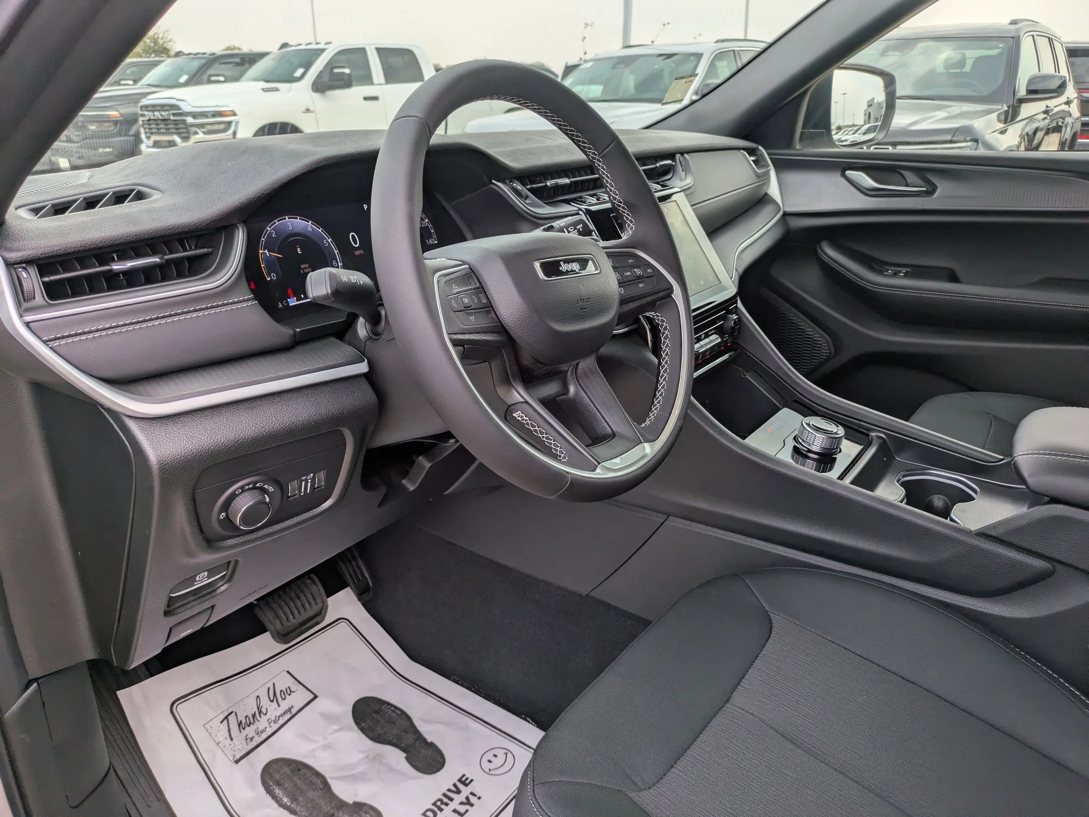 New 2025 Silver Zynith Exterior Paint Jeep Laredo image 9
