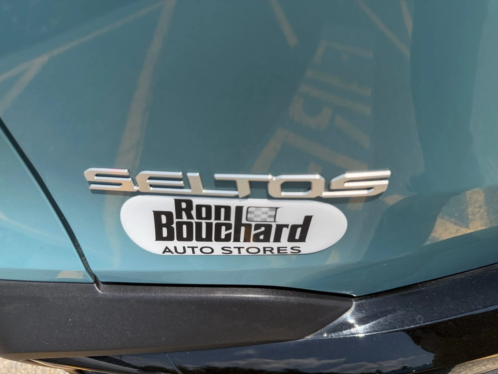Used 2024 Pluton Blue/Black Roof Kia S image 43