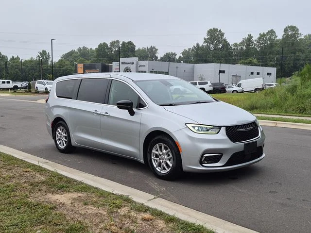 Used 2024 Silver Chrysler Touring L image 15