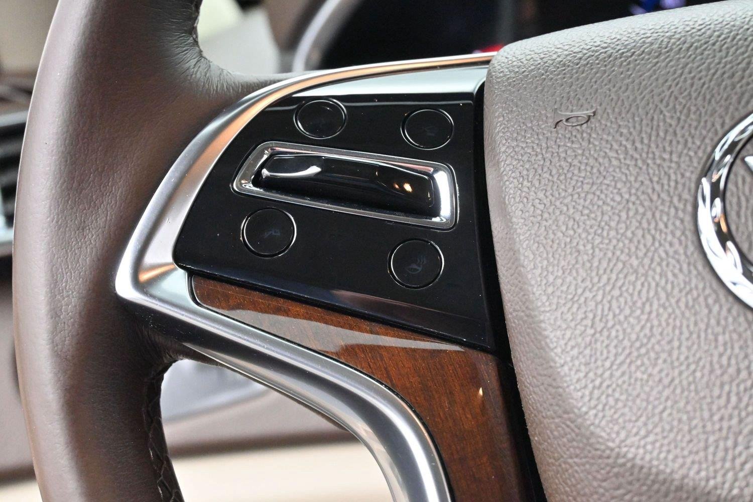 Used 2014 Platinum Ice Tricoat Cadillac Luxury Collection image 18
