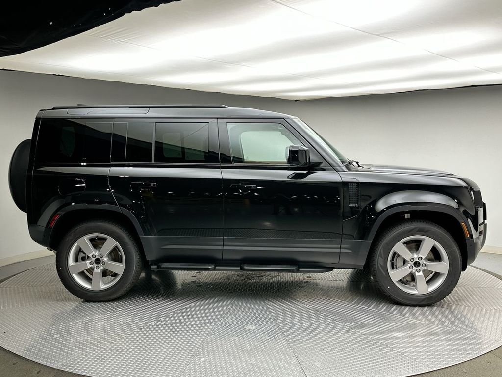 New 2026 Santorini Black Land Rover S image 4