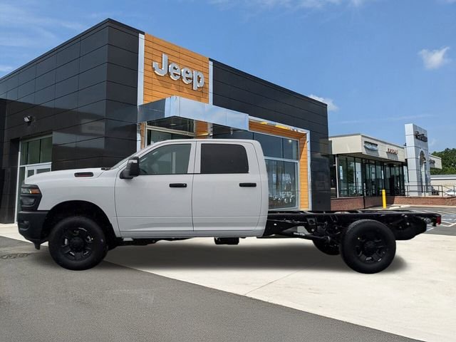 New 2026 Bright White Clear-Coat Exterior Paint RAM Tradesman image 5