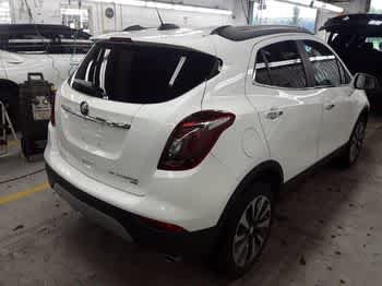 Used 2022 Summit White Buick Preferred image 4