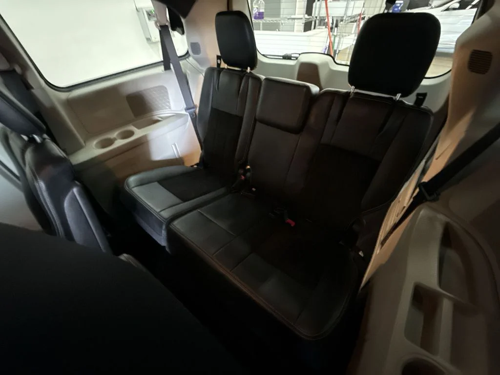 Used 2017 Billet Clearcoat Dodge SXT image 19