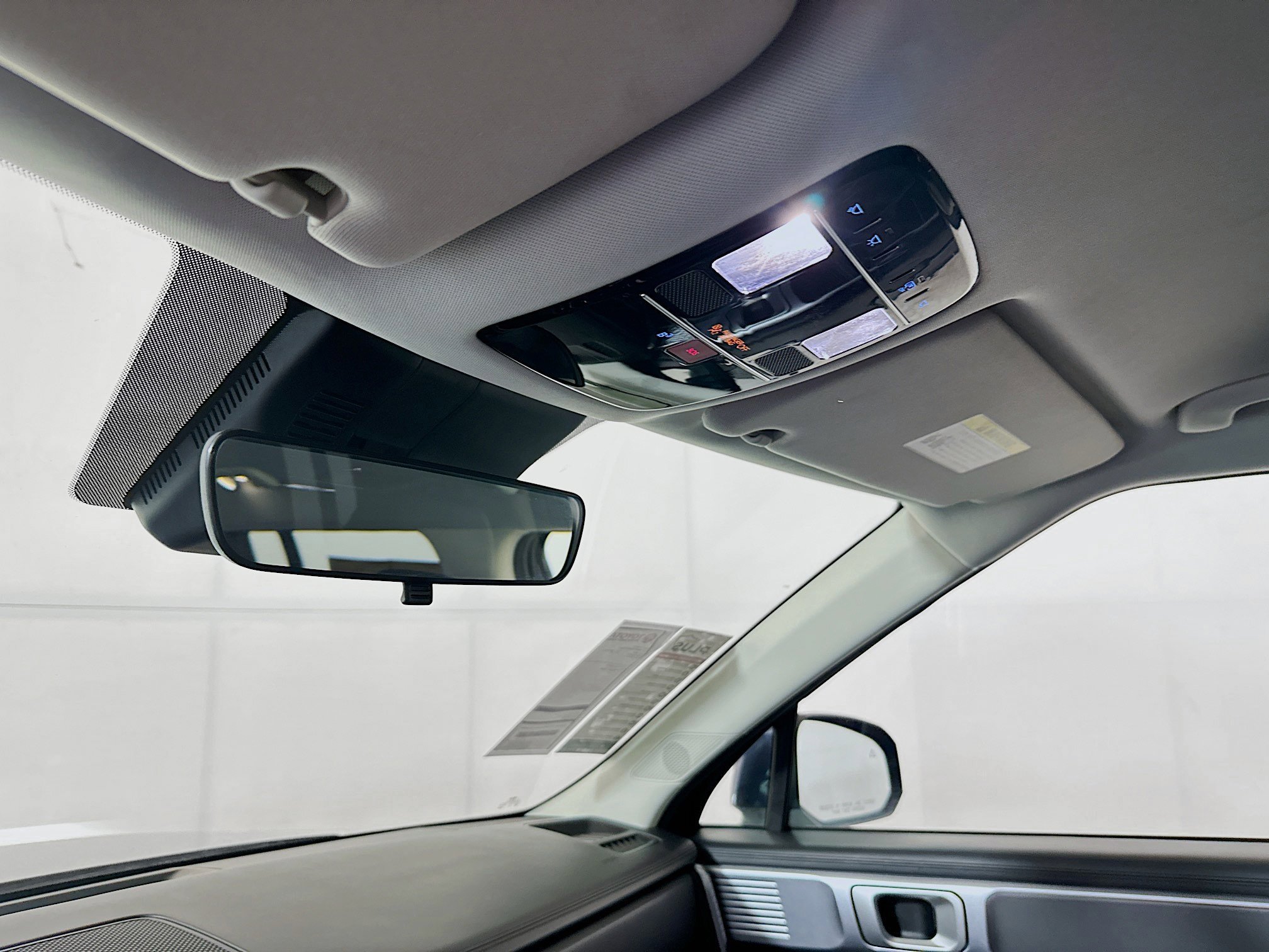 Used 2025 Atlantis Blue Hyundai SEL image 18