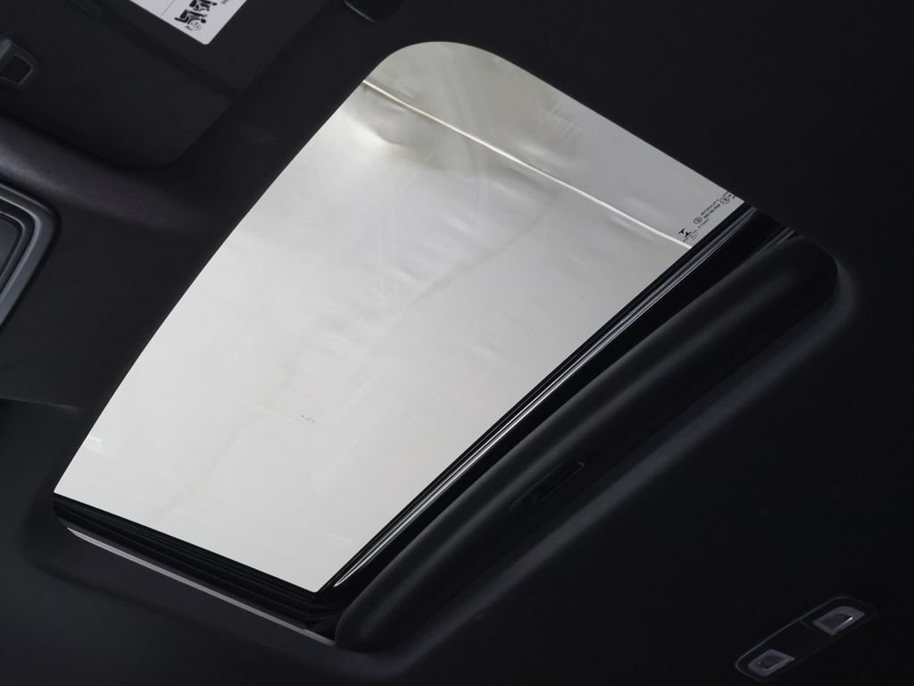 Used 2022 Black Chevrolet High Country image 17