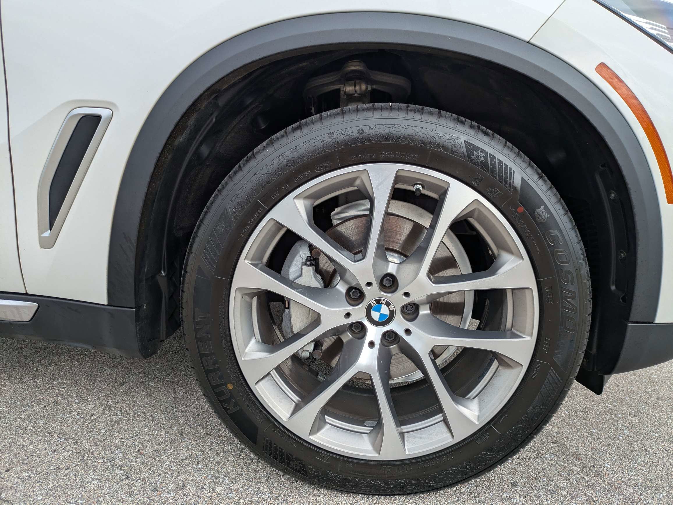Used 2023 Mineral White Metallic BMW xDrive40i image 11