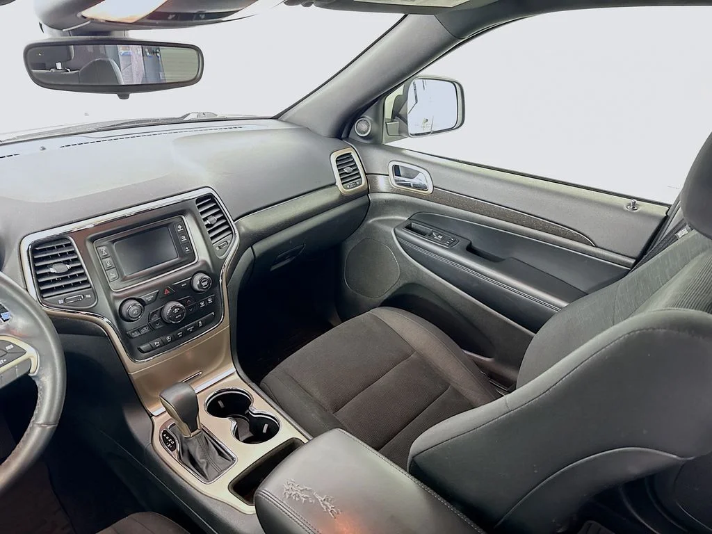 Used 2017 White Jeep Laredo image 22