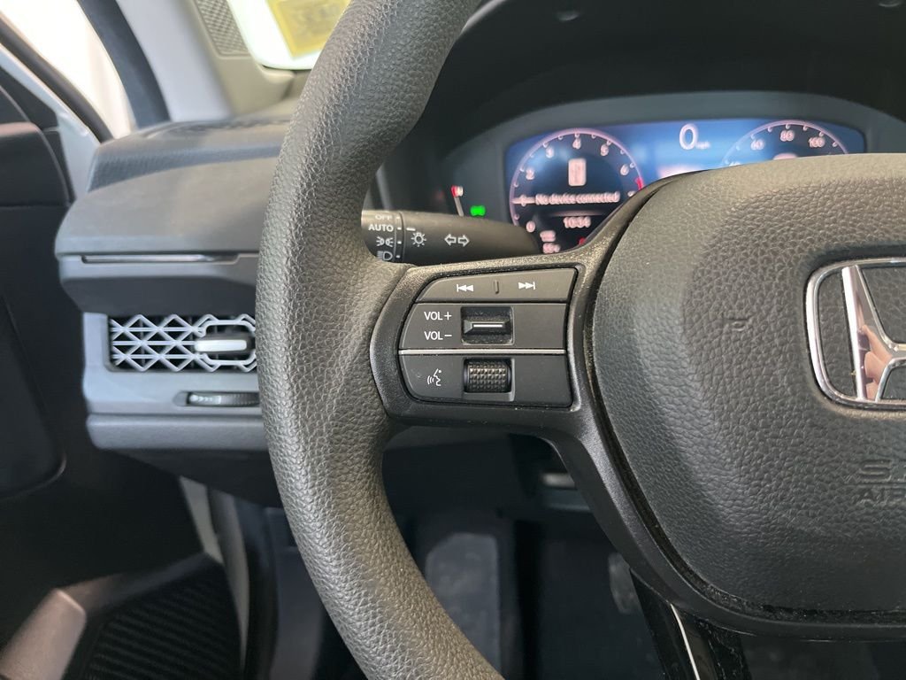 Used 2023 White Honda EX image 7