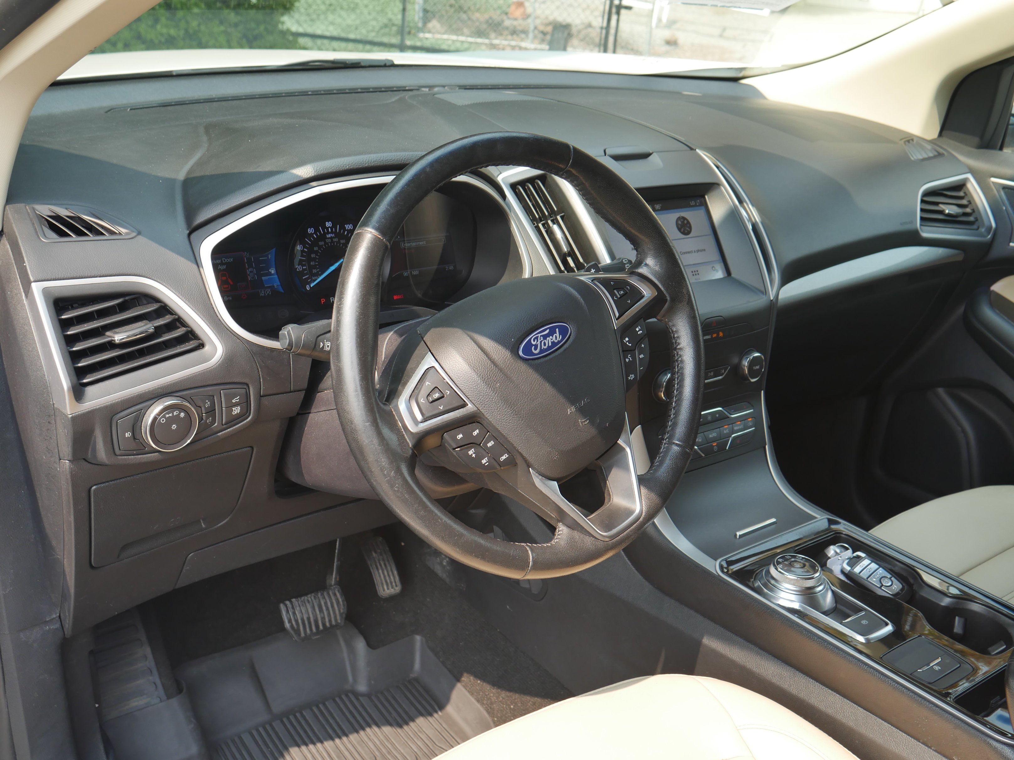 Used 2019 White Platinum Clearcoat Metallic Ford SEL image 4