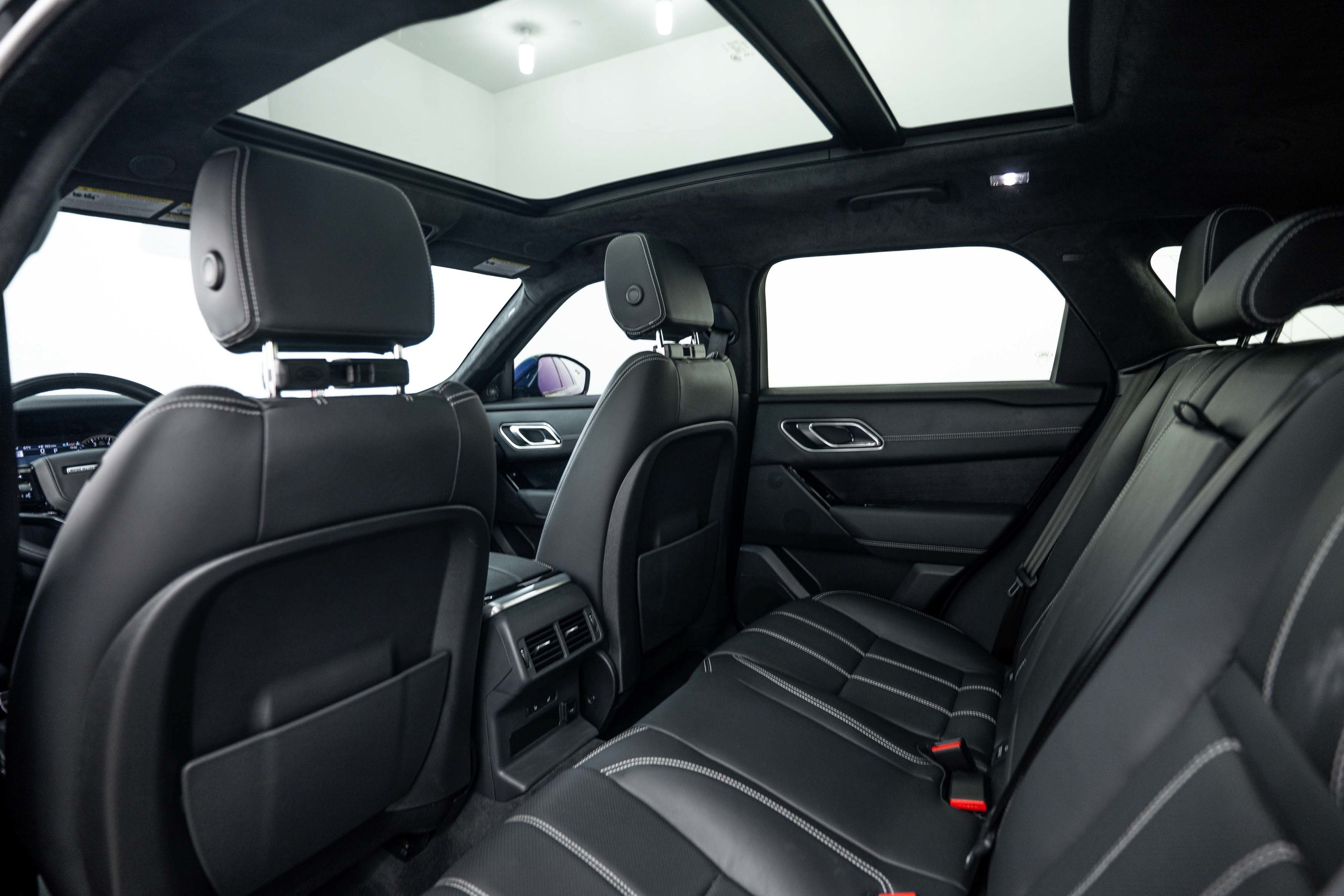 Used 2023 Santorini Black Metallic Land Rover R-Dynamic S image 19