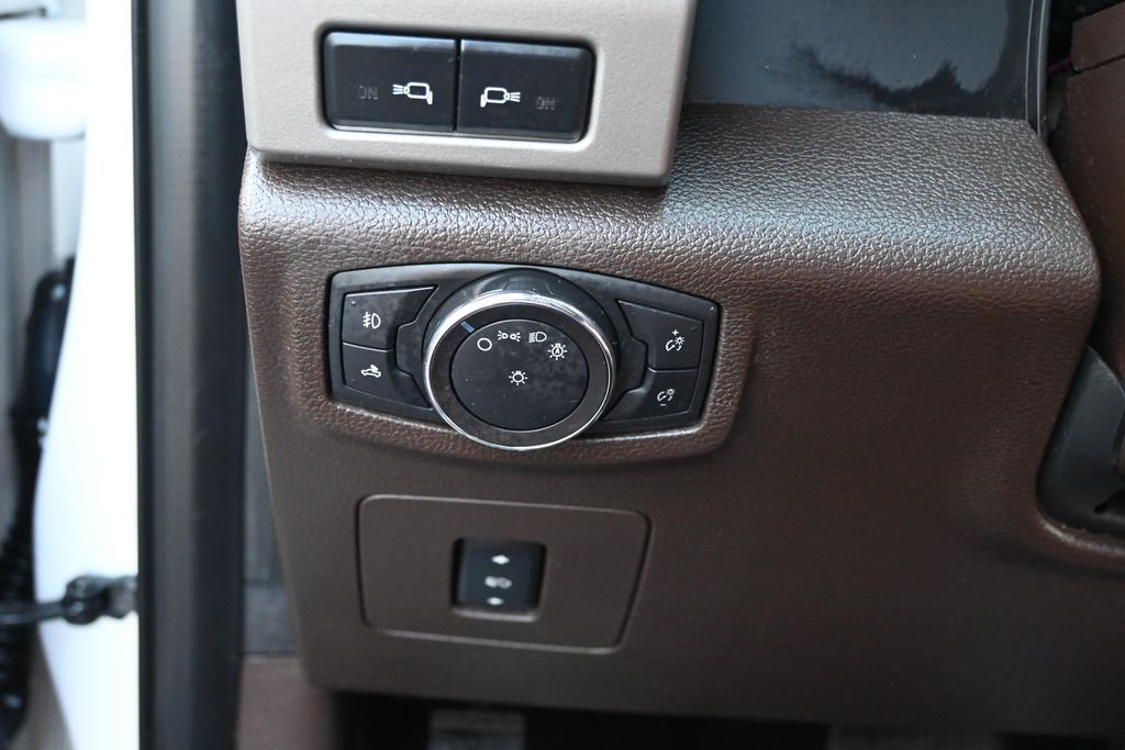 Used 2017 White Ford King Ranch image 30