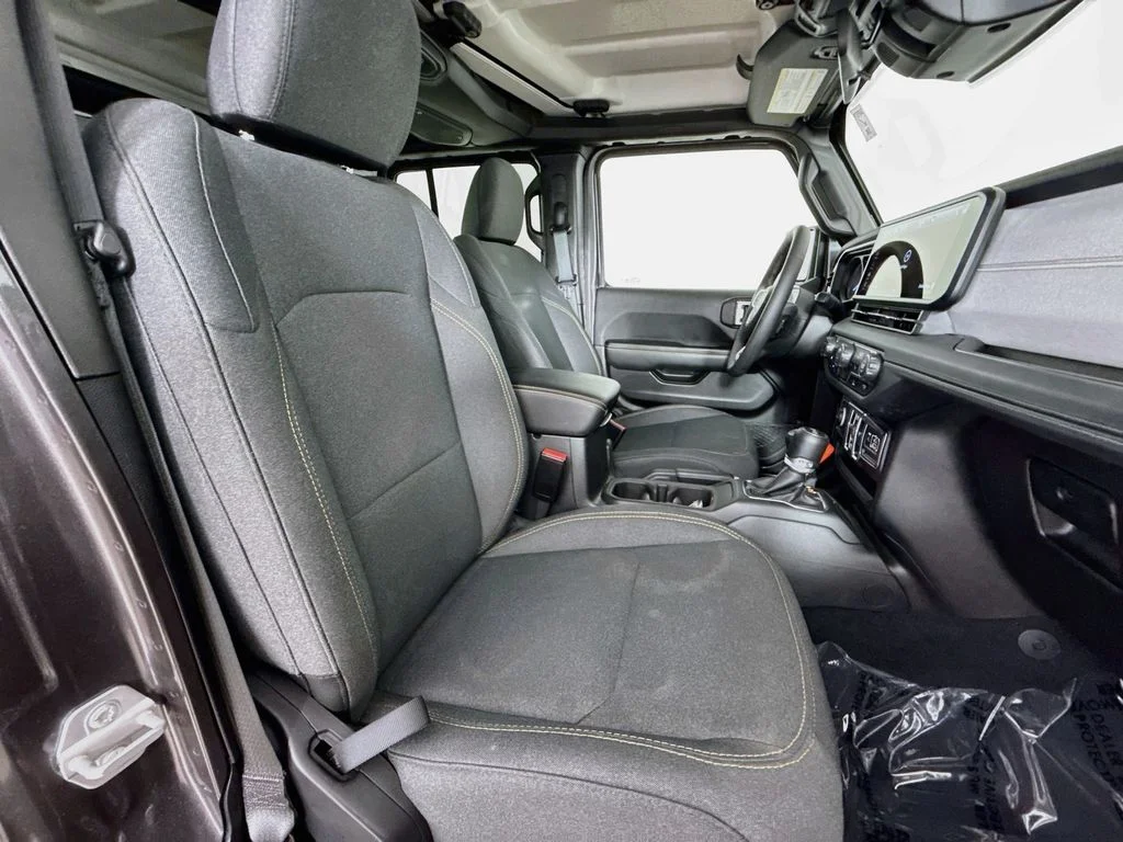 Used 2025 Gray Jeep Sahara 4xe image 27