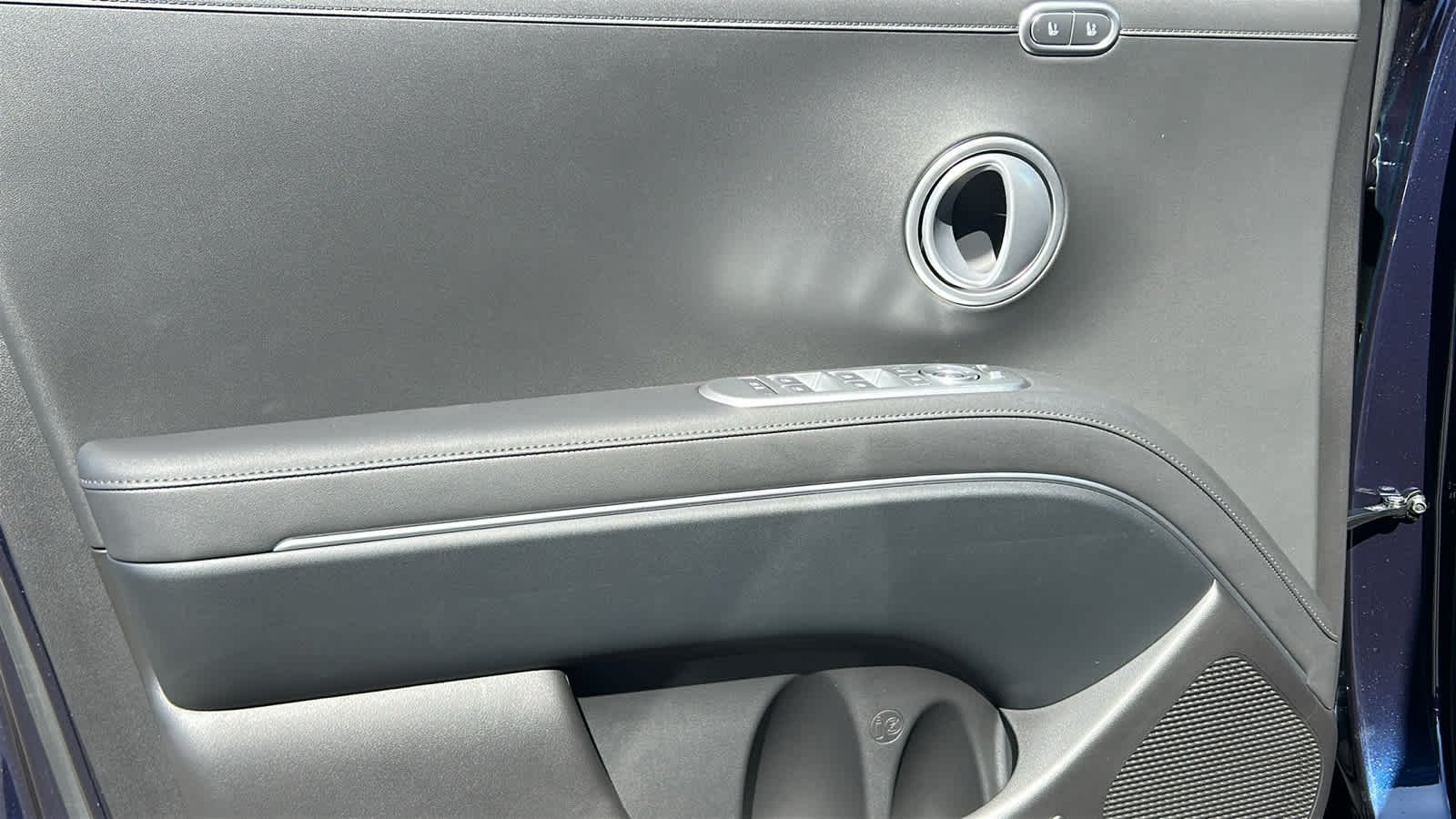 New 2026 Classy Blue Pearl Hyundai Blue SEL Premium 7P image 23