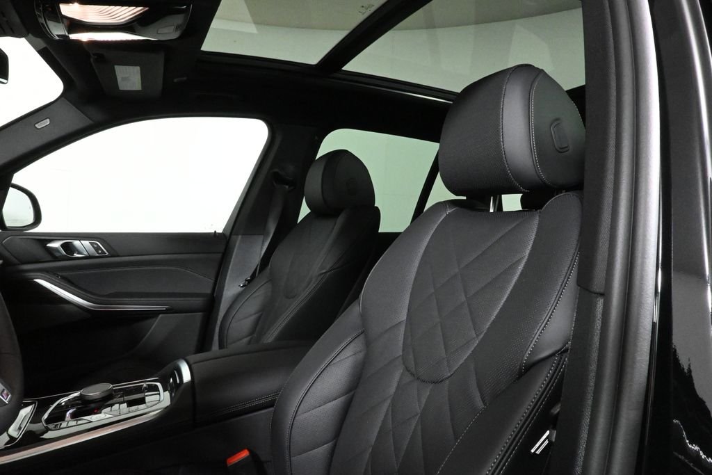 Used 2026 Black BMW xDrive50e image 17