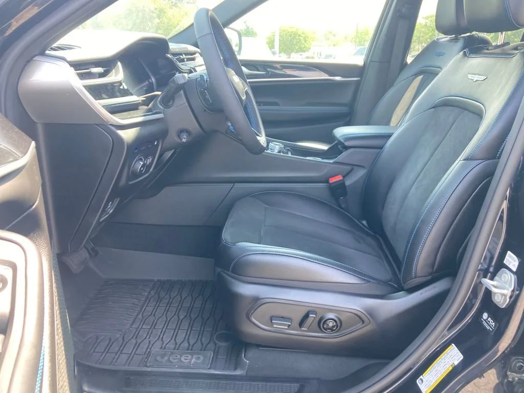 New 2024 Midnight Sky Exterior Paint Jeep Trailhawk 4xe image 10