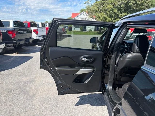 Used 2018 Diamond Black Jeep Latitude Plus image 42