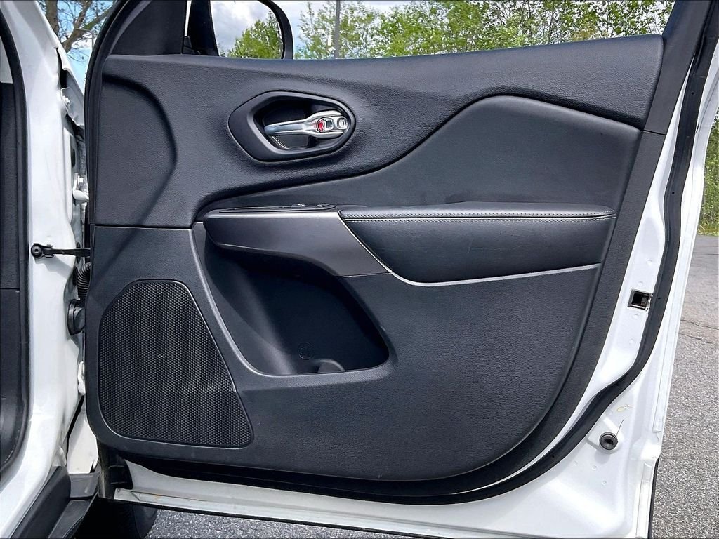 Used 2019 Bright White Clearcoat Jeep Limited image 11