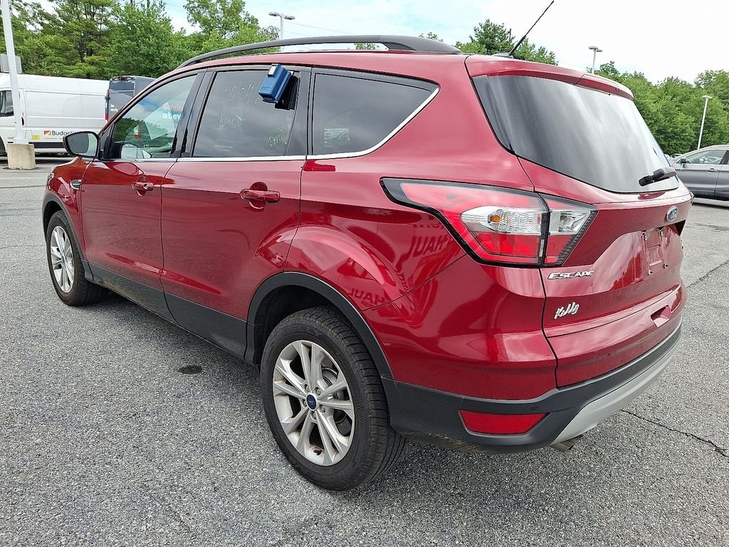 Used 2017 Red Ford SE image 4