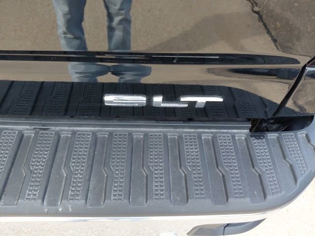 New 2025 Onyx Black GMC SLT image 37