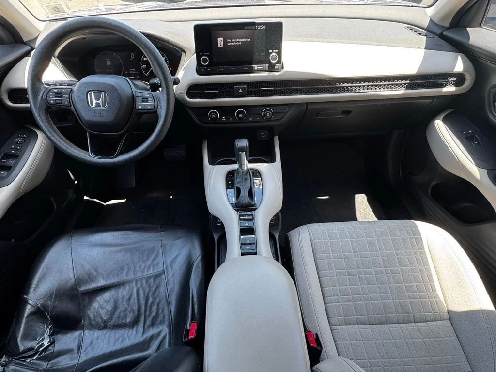 Certified Used 2024 Lunar Silver Metallic Honda LX image 5