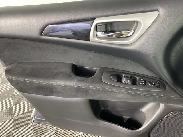Used 2014 Gray Nissan SV image 24