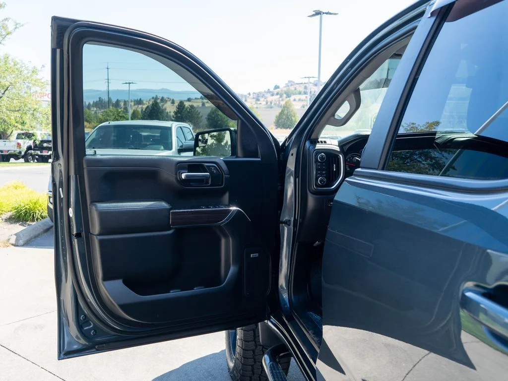 Used 2019 Gray Chevrolet RST image 15