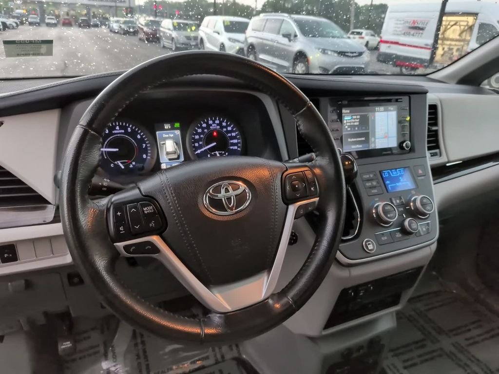 Used 2020 Gray Toyota XLE Premium image 23