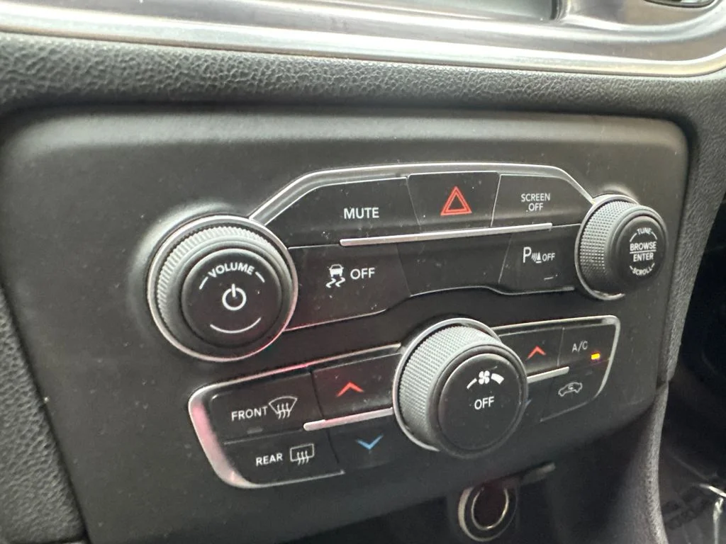 Used 2018 Gray Dodge SXT image 67