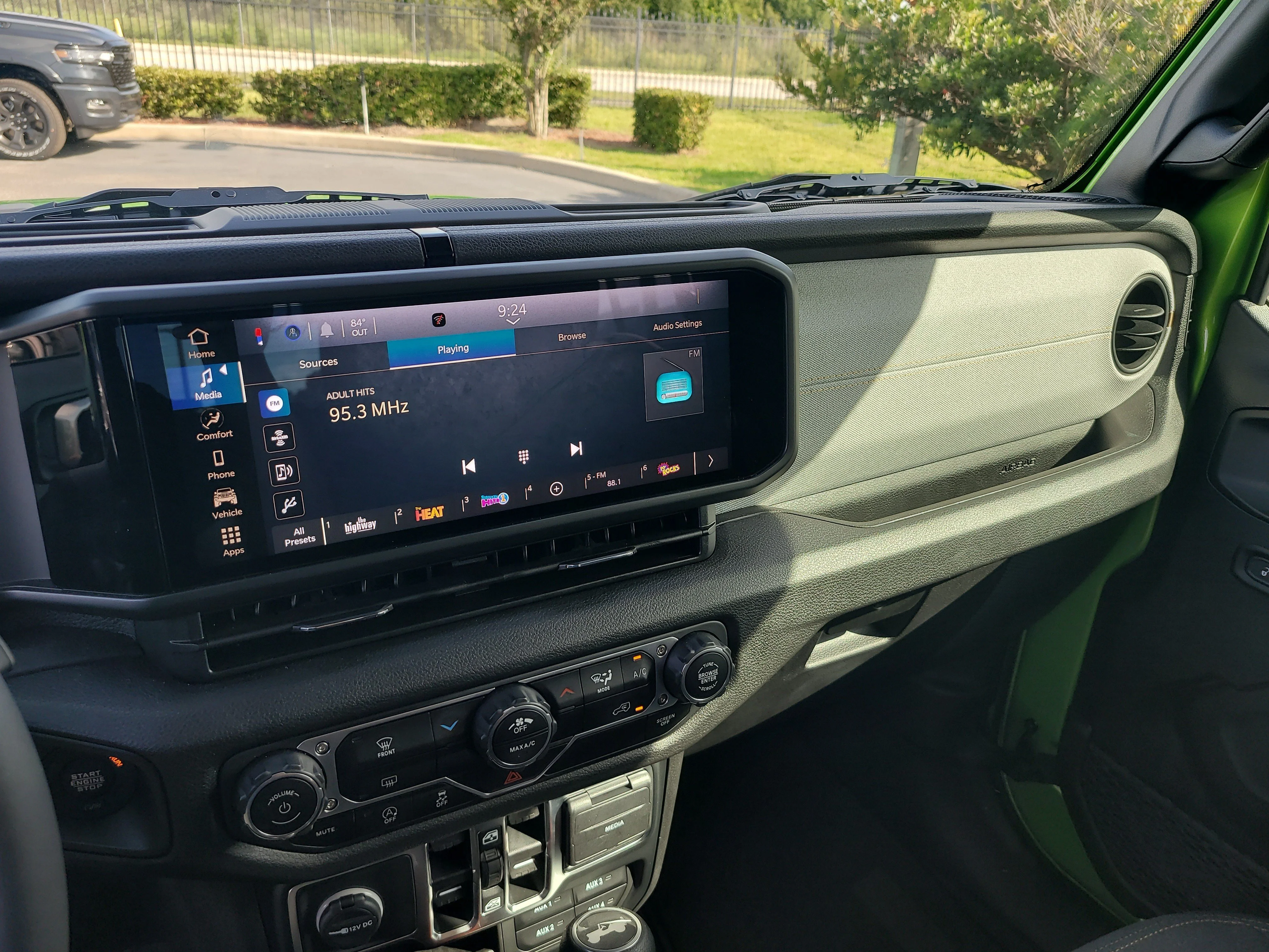 Used 2025 Mojito Clearcoat Jeep Sport S image 19