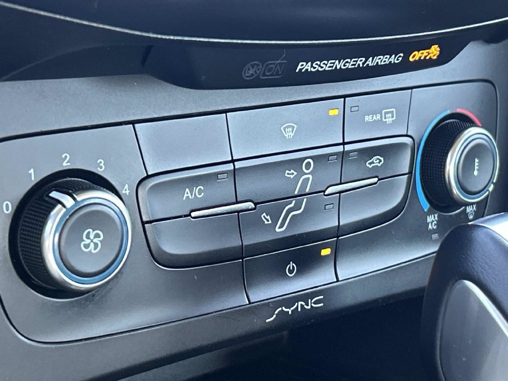 Used 2015 Black Ford SE image 31