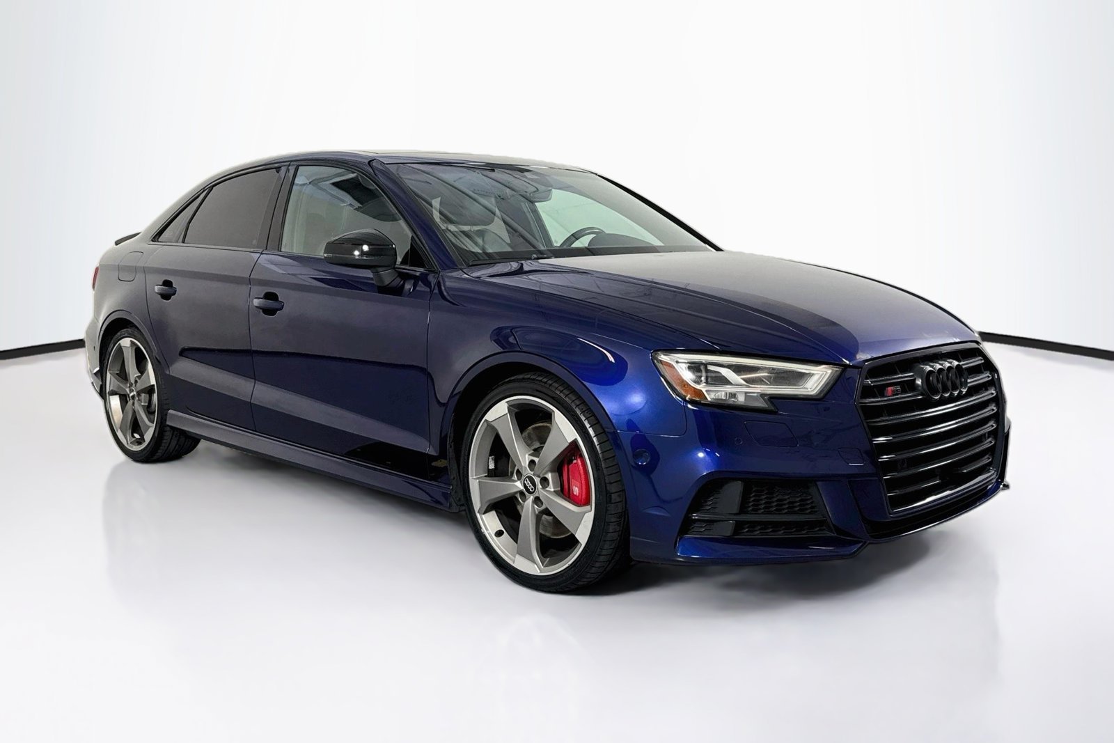 Used 2019 Navarra Blue Metallic Audi Prestige image 3