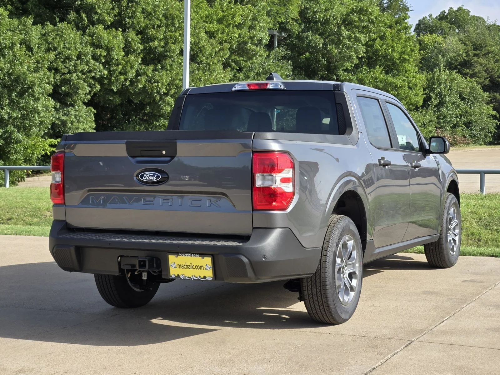 New 2026 Carbonized Gray Metallic Ford XLT image 4