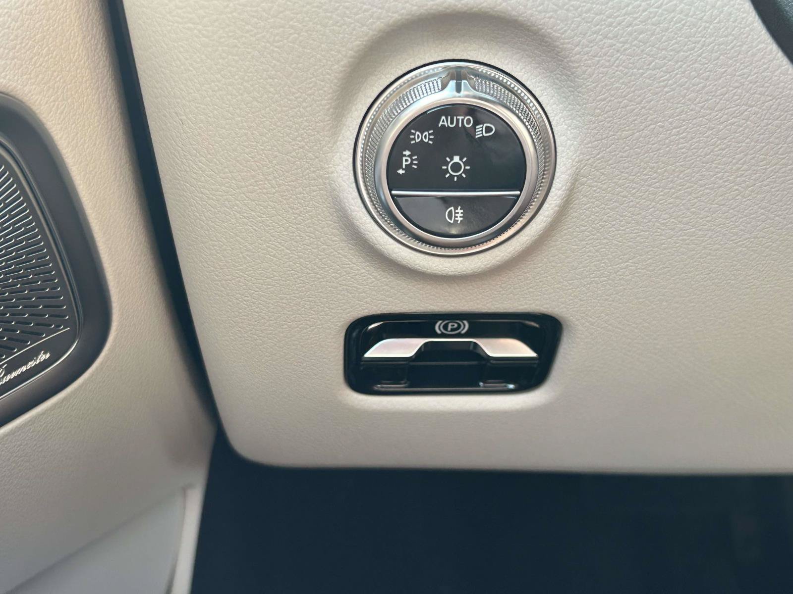 New 2026 Polar White Mercedes-Benz C 300 4MATIC® Sedan image 23