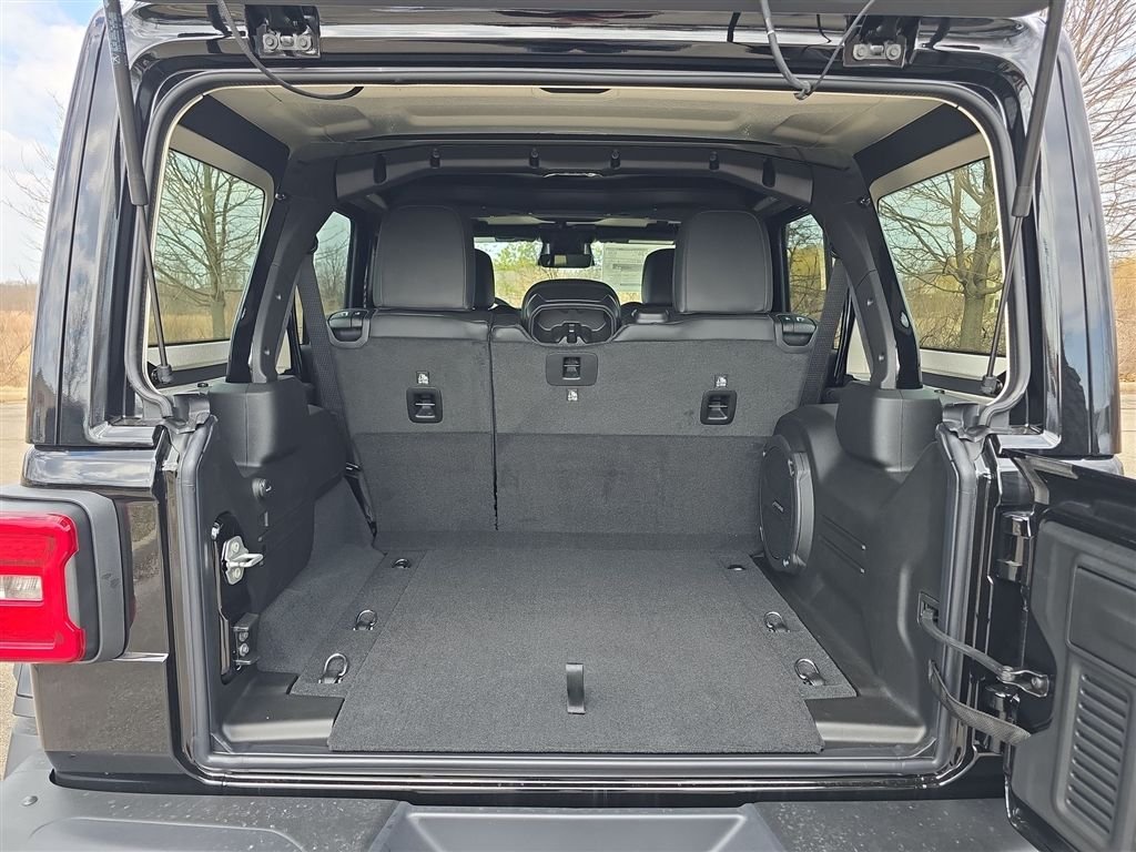 New 2026 Black Clear-Coat Exterior Paint Jeep Rubicon X image 12