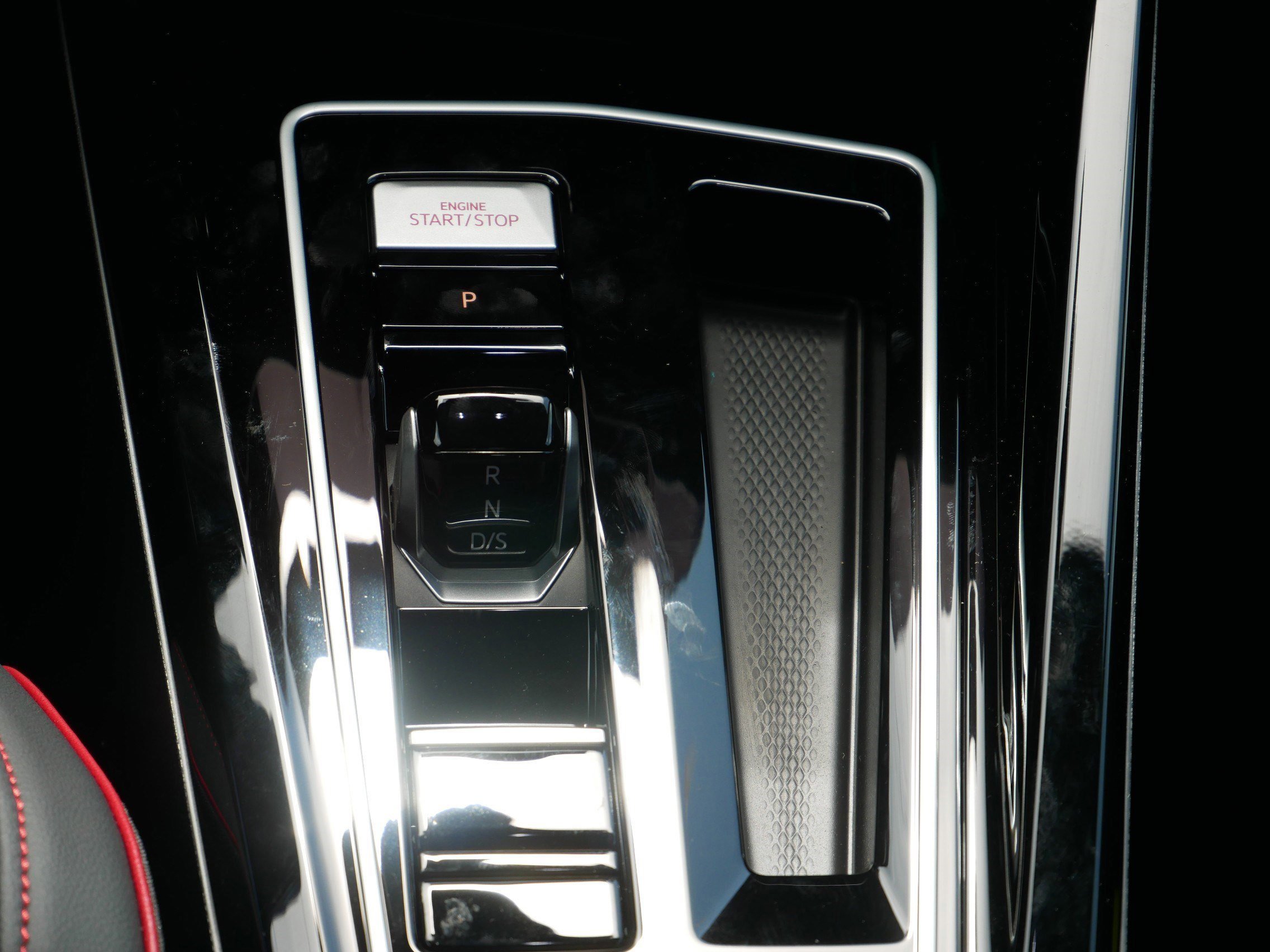 2025 Volkswagen Golf GTI SE - Photo 10