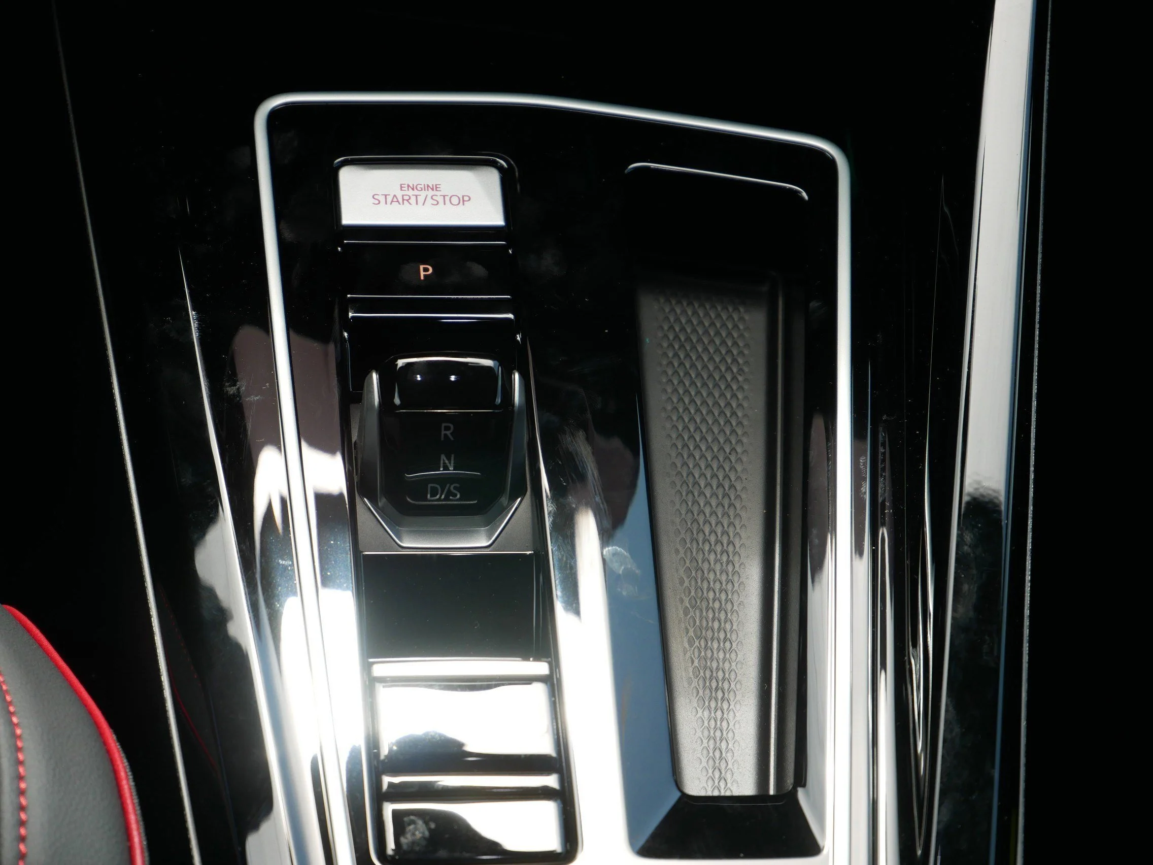 2025 Volkswagen Golf GTI SE - Photo 10