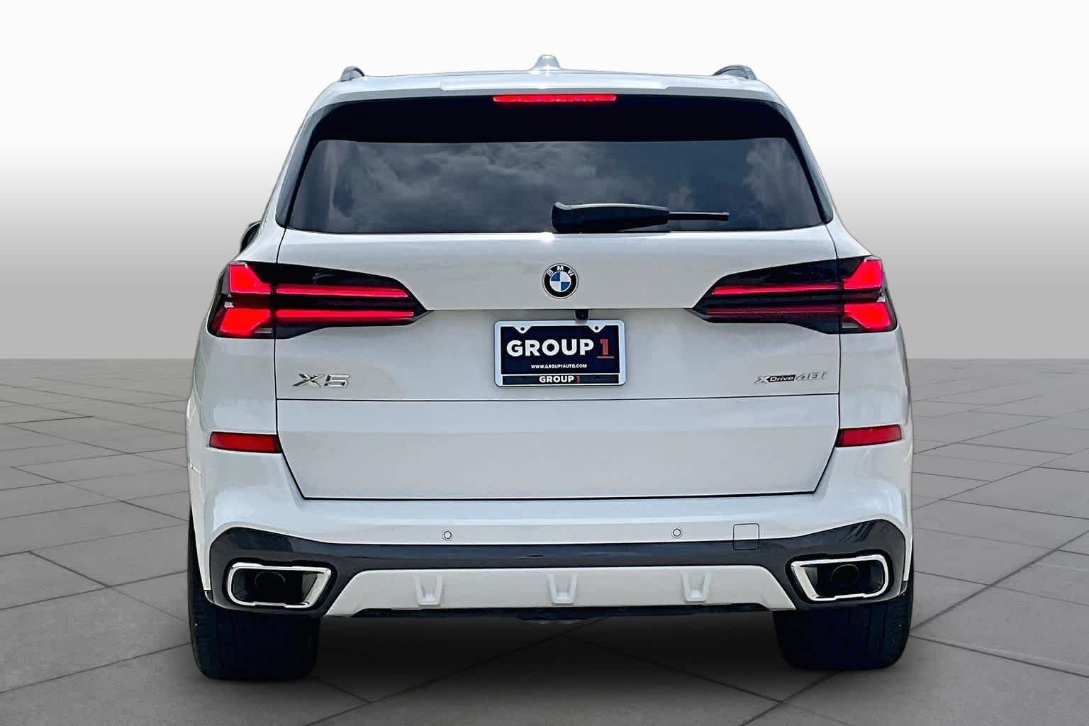 Used 2025 Alpine White BMW xDrive40i image 4