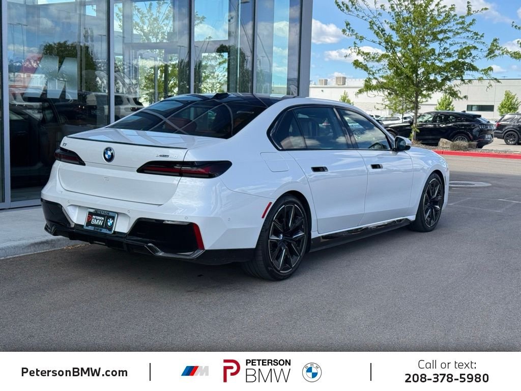 Used 2025 Mineral White Metallic BMW xDrive60 image 5