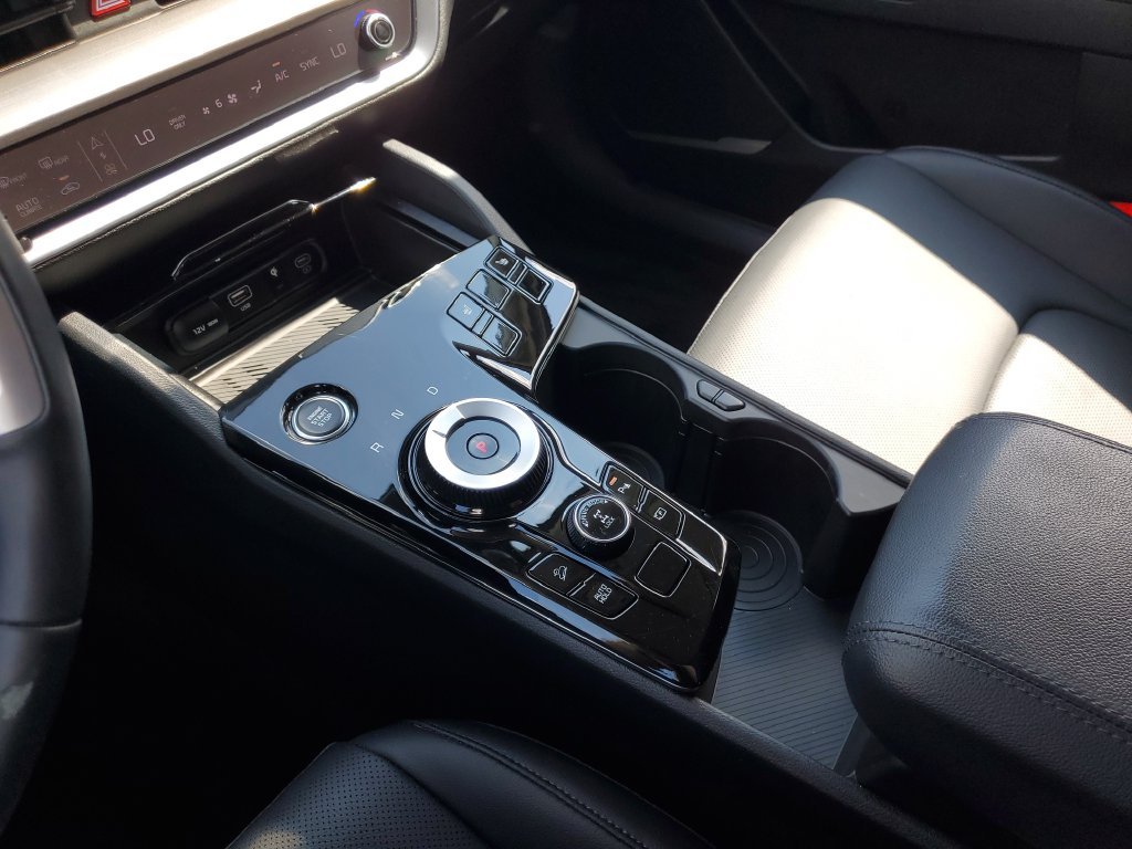 Used 2024 White Kia EX image 30