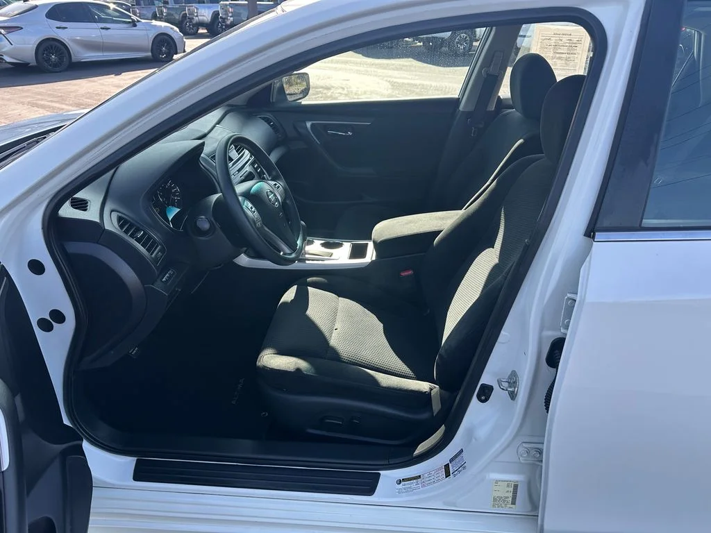 Used 2015 White Nissan 2.5 S image 13