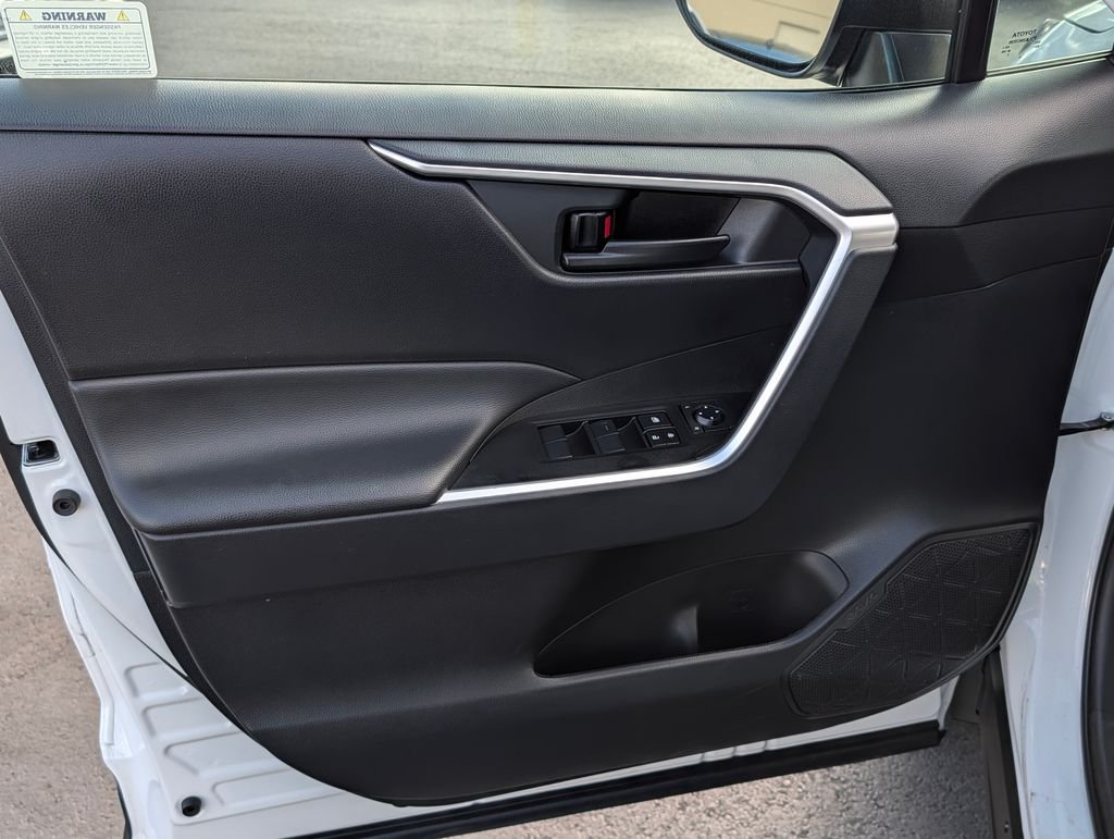 2024 Toyota RAV4 LE - Photo 16
